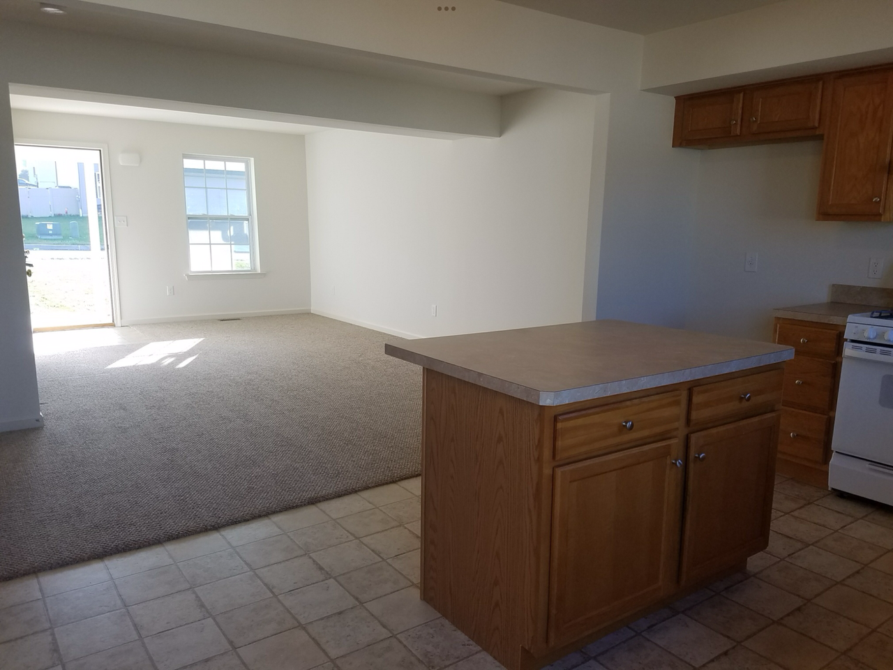 1012 Alexander Dr - Photo 4 of 10