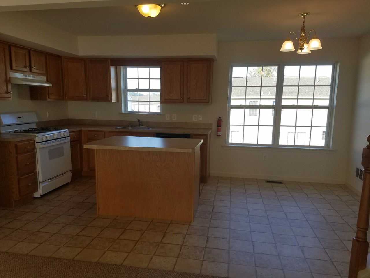 1012 Alexander Dr - Photo 6 of 10