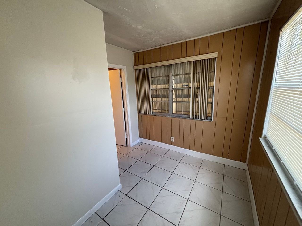 1489 Silver Beach Rd - Photo 5 of 25