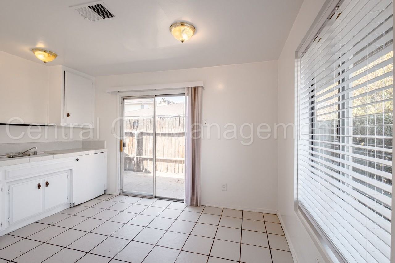 5801 Nogal Ave - Photo 4 of 34