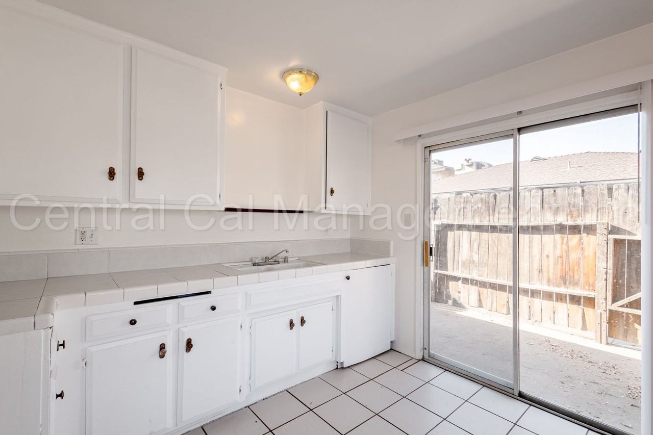 5801 Nogal Ave - Photo 5 of 34