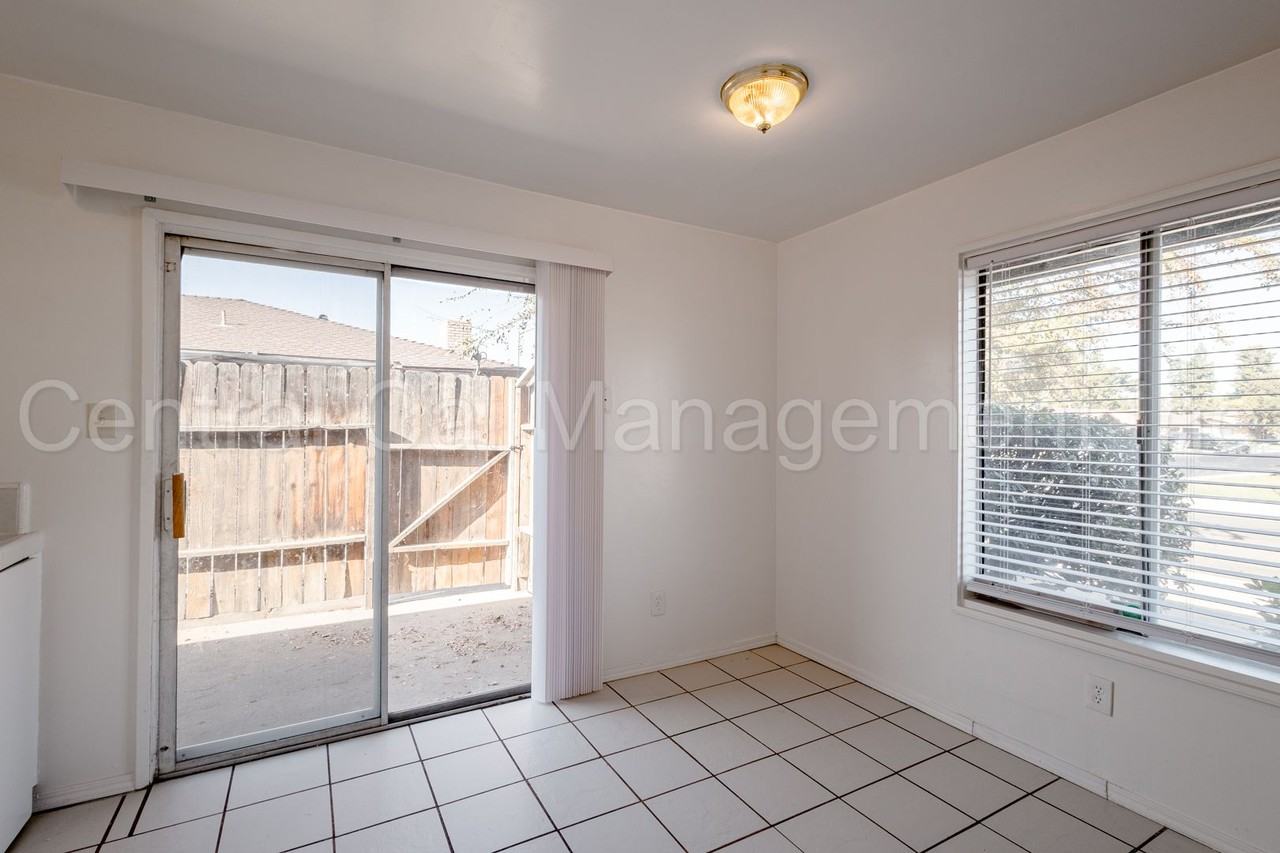 5801 Nogal Ave - Photo 6 of 34