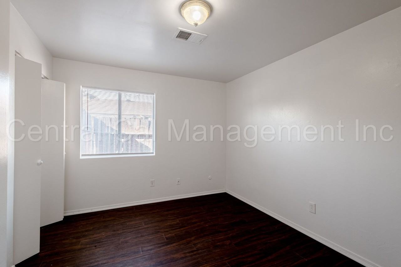 5801 Nogal Ave - Photo 7 of 34