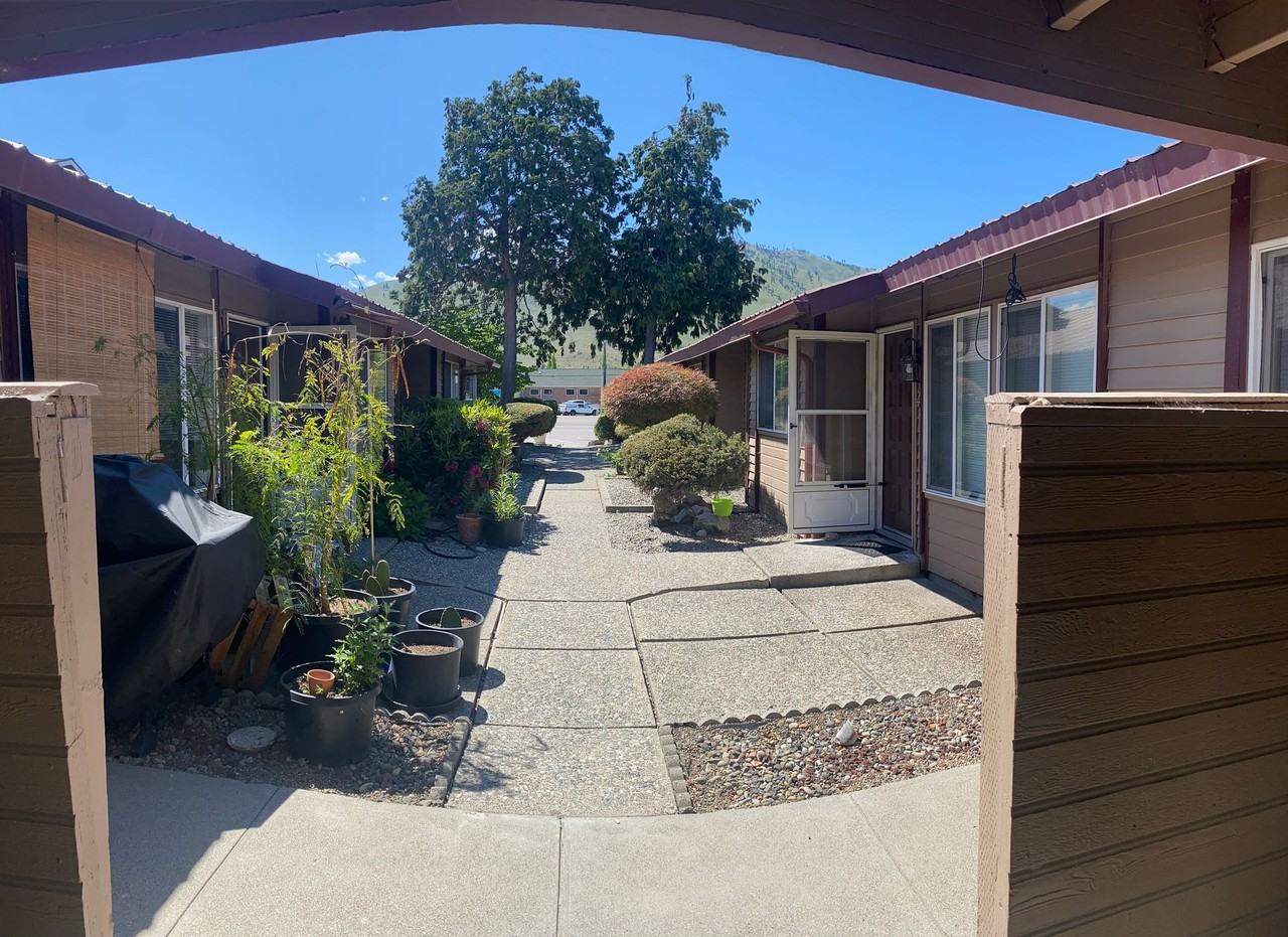 133 Chelan Ave - Photo 2 of 2