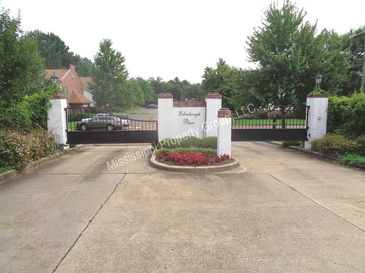 1017 Inverness Ln - Photo 2 of 22