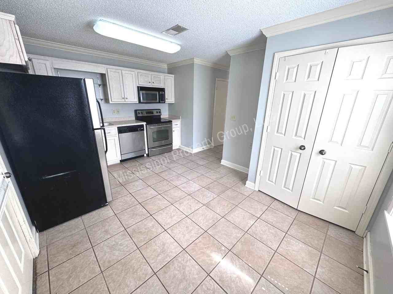 1017 Inverness Ln - Photo 7 of 22