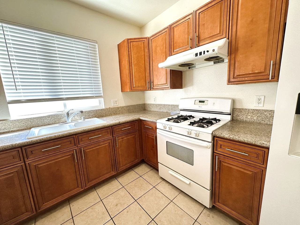 2610 Rimpacific Circle - Photo 2 of 9