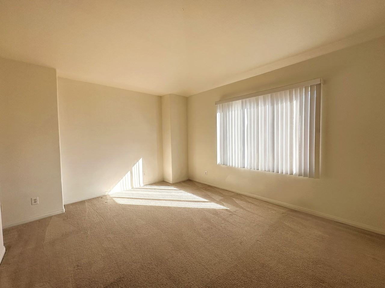 2610 Rimpacific Circle - Photo 6 of 9