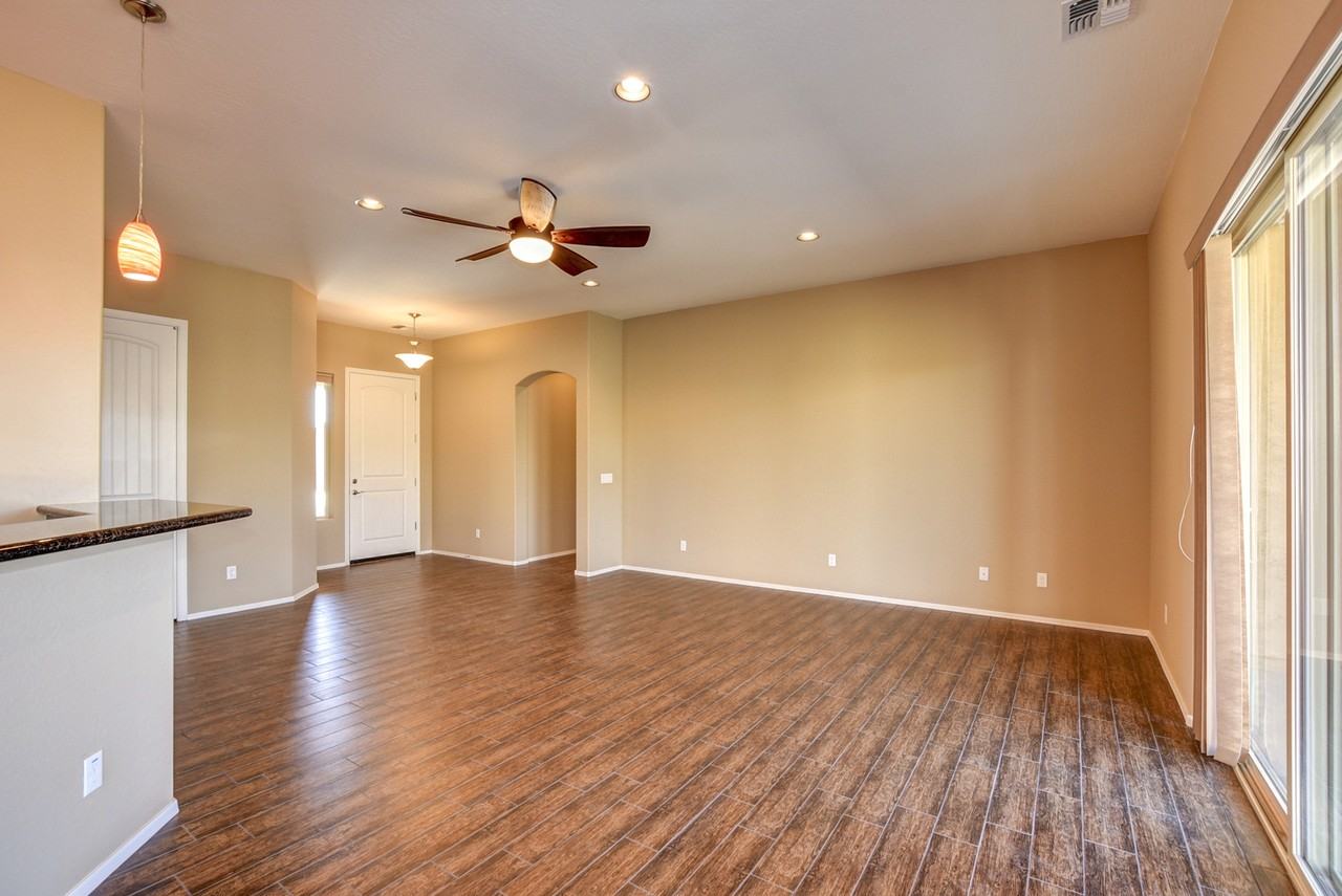 4844 N Salem Pl - Photo 4 of 25