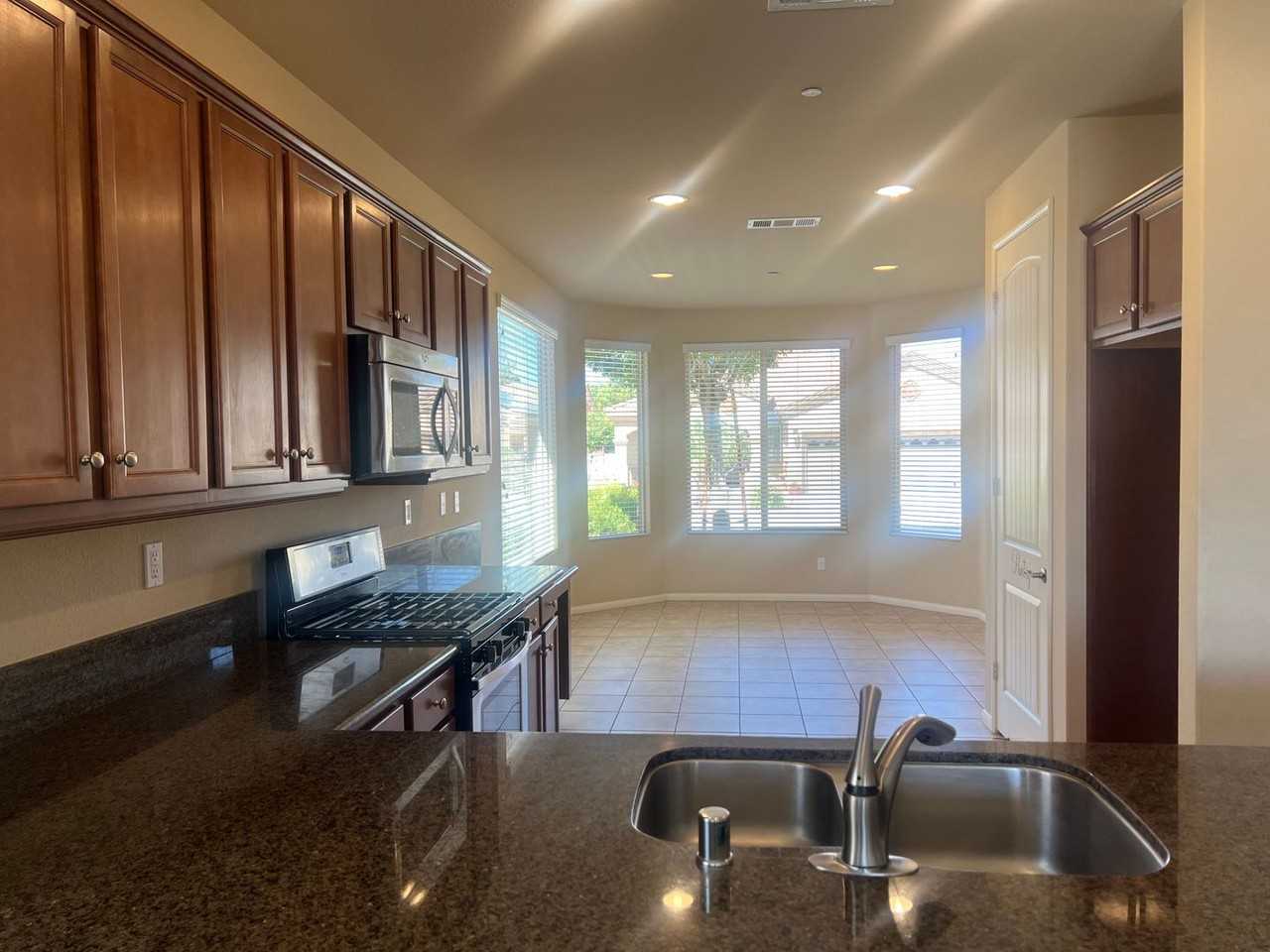 10194 Darby Rd - Photo 4 of 21