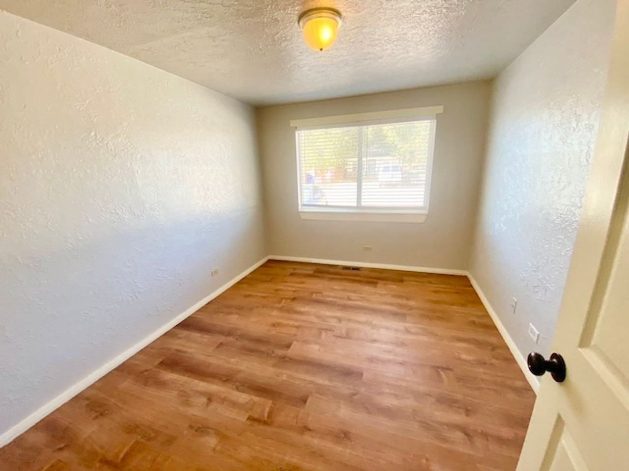 7382 Oneida Dr - Photo 3 of 6