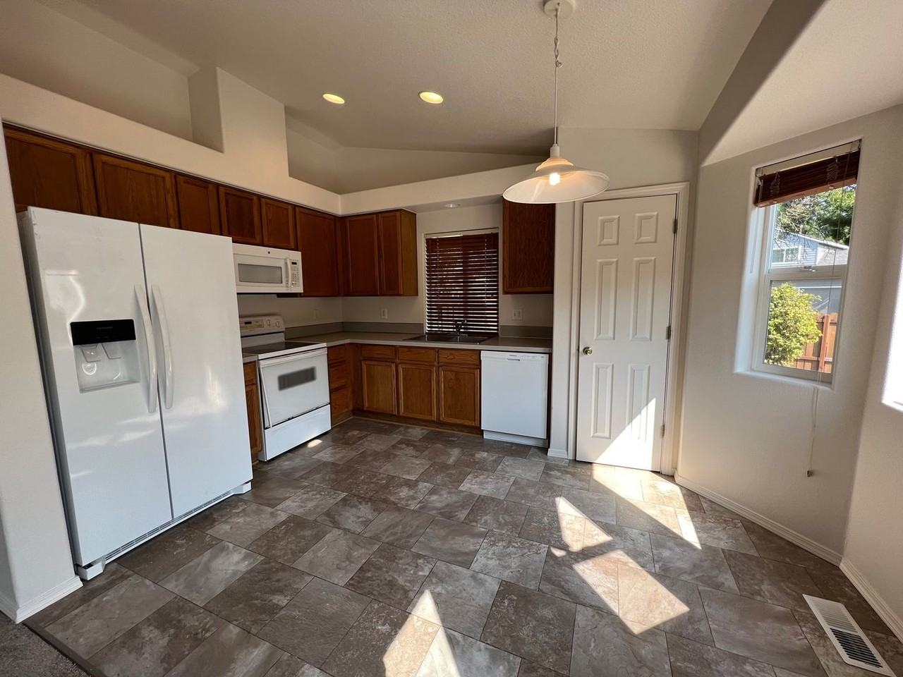 17816 Sw Gillette Ln - Photo 4 of 16