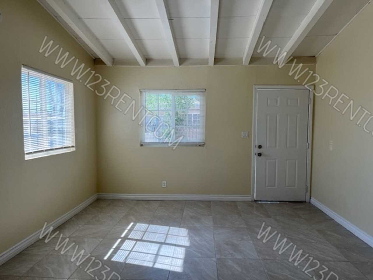 45421 Cedar Avenue - Photo 4 of 22