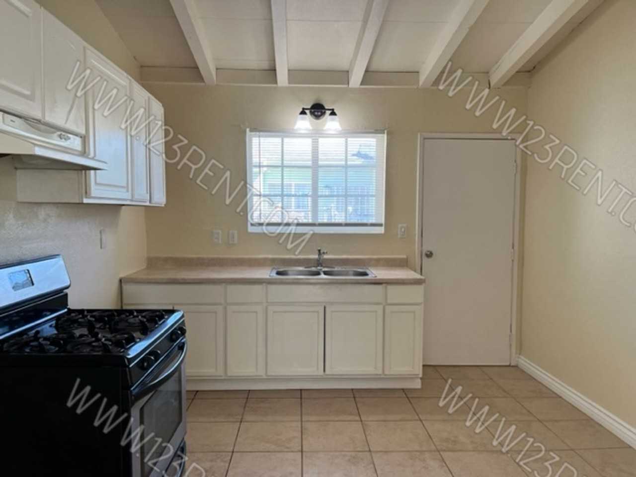 45421 Cedar Avenue - Photo 5 of 22