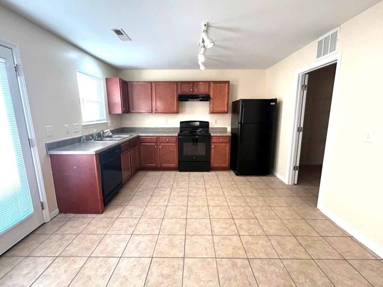 3910 Evans Dr - Photo 3 of 17