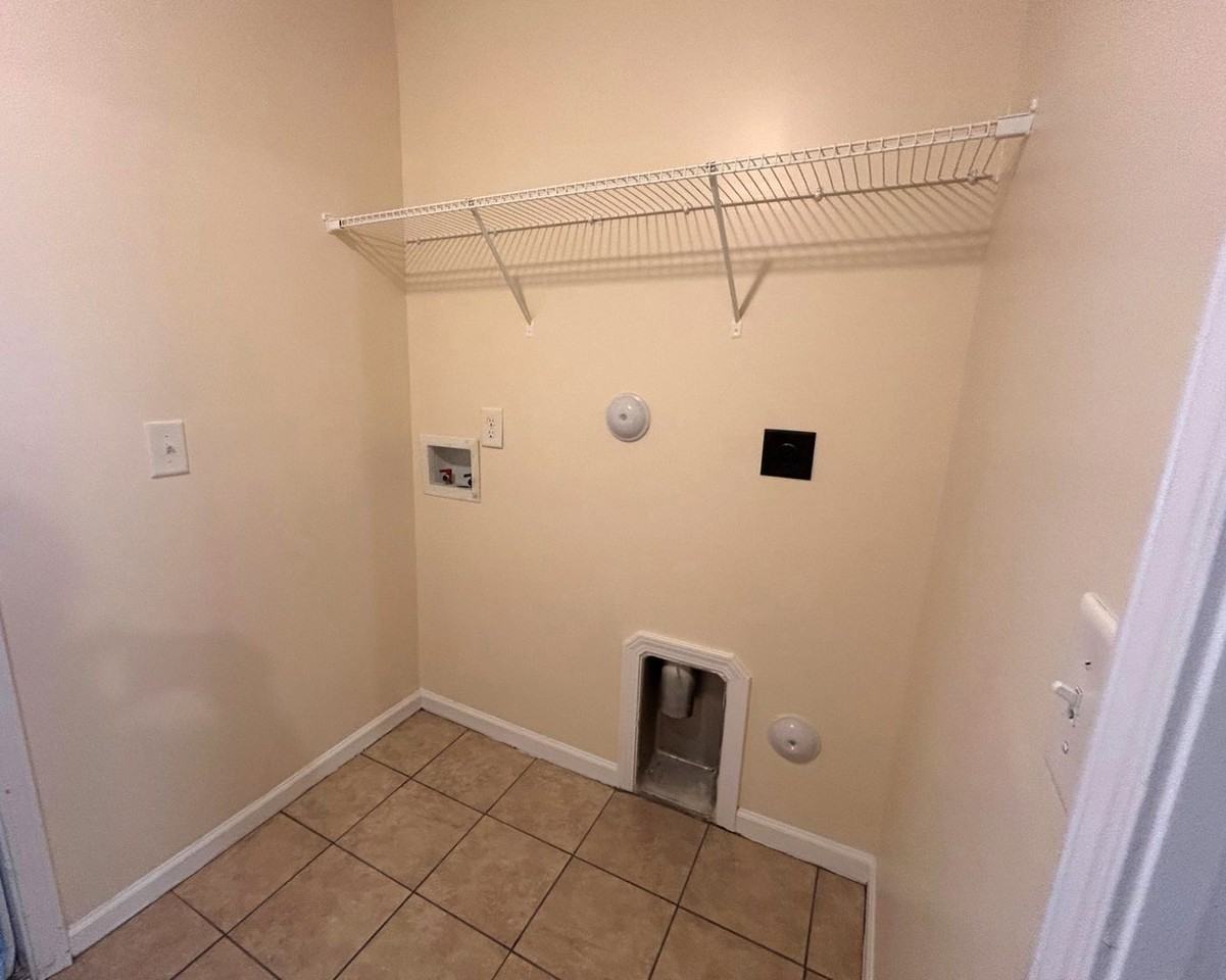 3910 Evans Dr - Photo 5 of 17