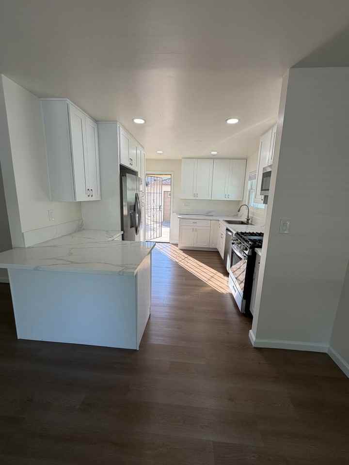 1719 Oliver Ave - Photo 3 of 21