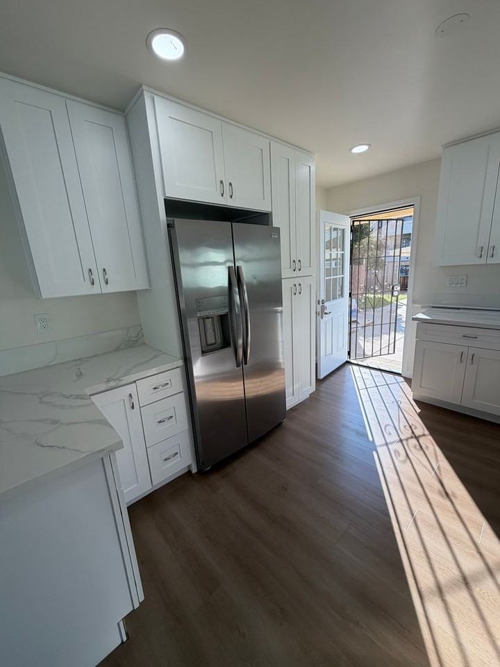 1719 Oliver Ave - Photo 4 of 21