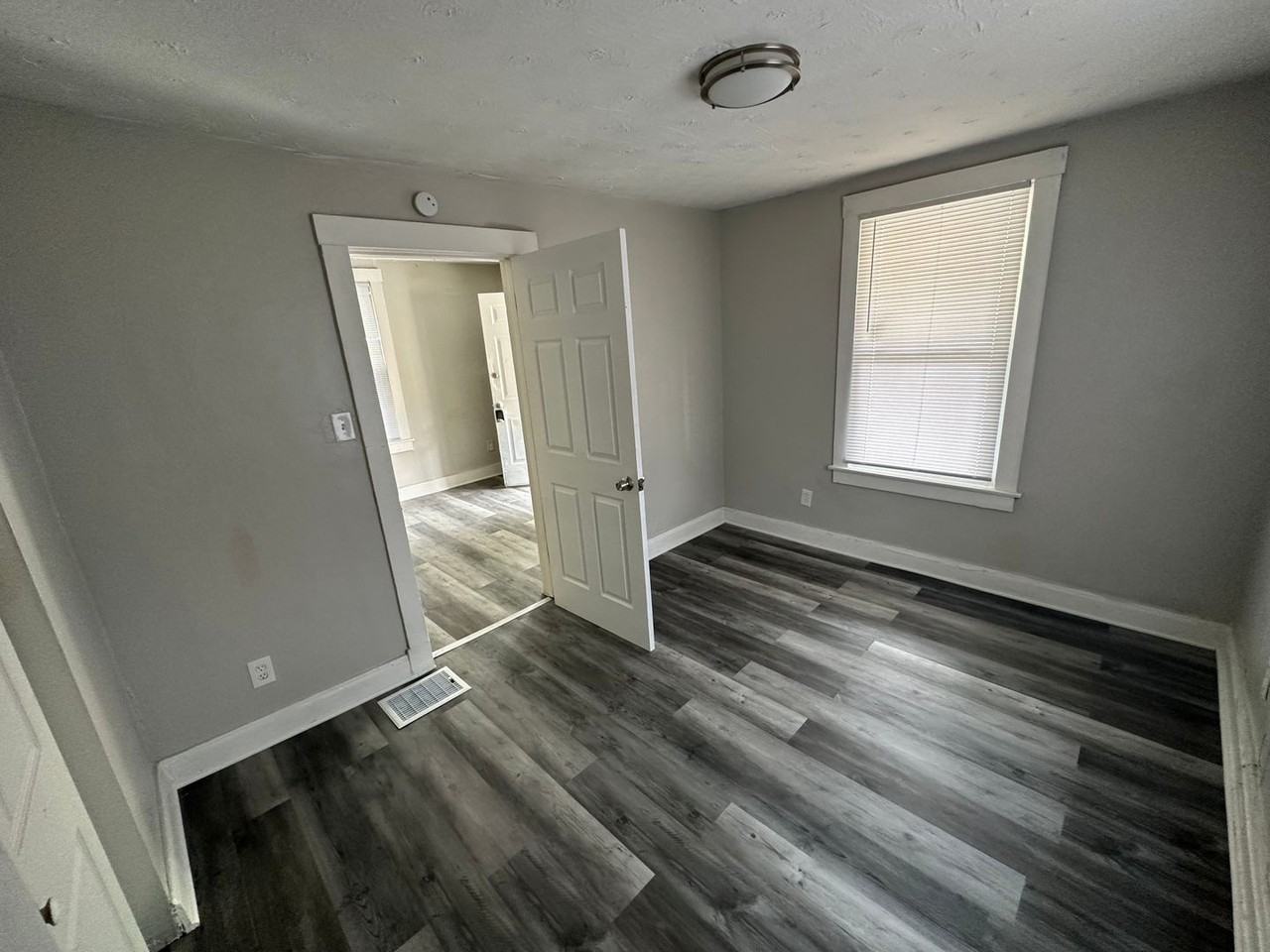 6262 Simpson Ave - Photo 7 of 16