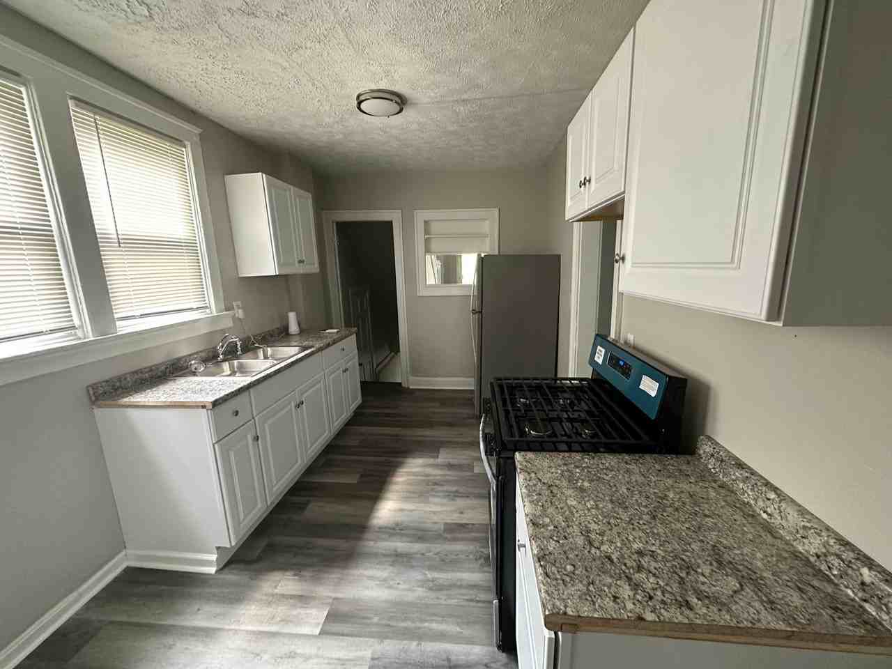 722 Delhi Ave - Photo 2 of 11