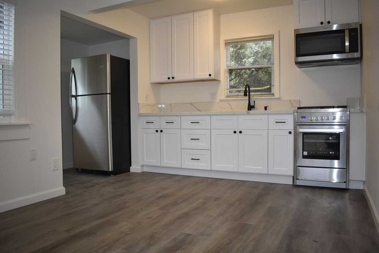 159 1/2 Donner Ave - Photo 2 of 8