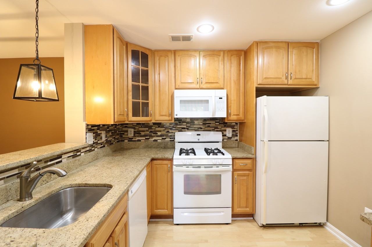 18701 Sparkling Water Dr - Photo 4 of 33