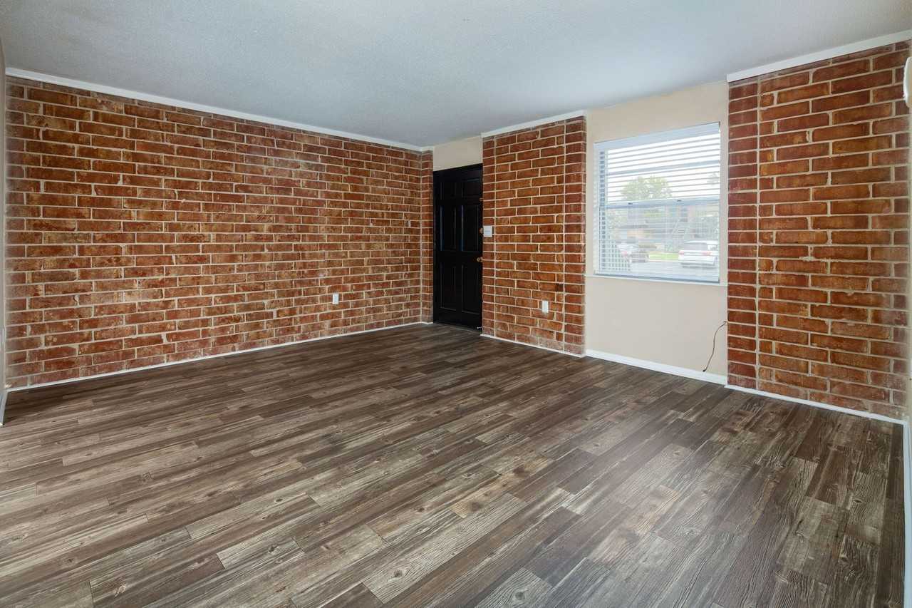 Heritage Square Apartments - Photo 5 of 12