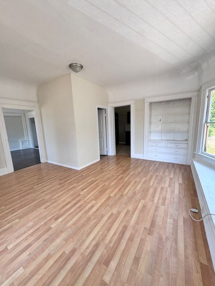 963 Price Ave - Photo 3 of 10