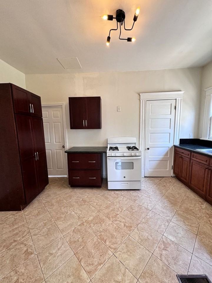 963 Price Ave - Photo 6 of 10