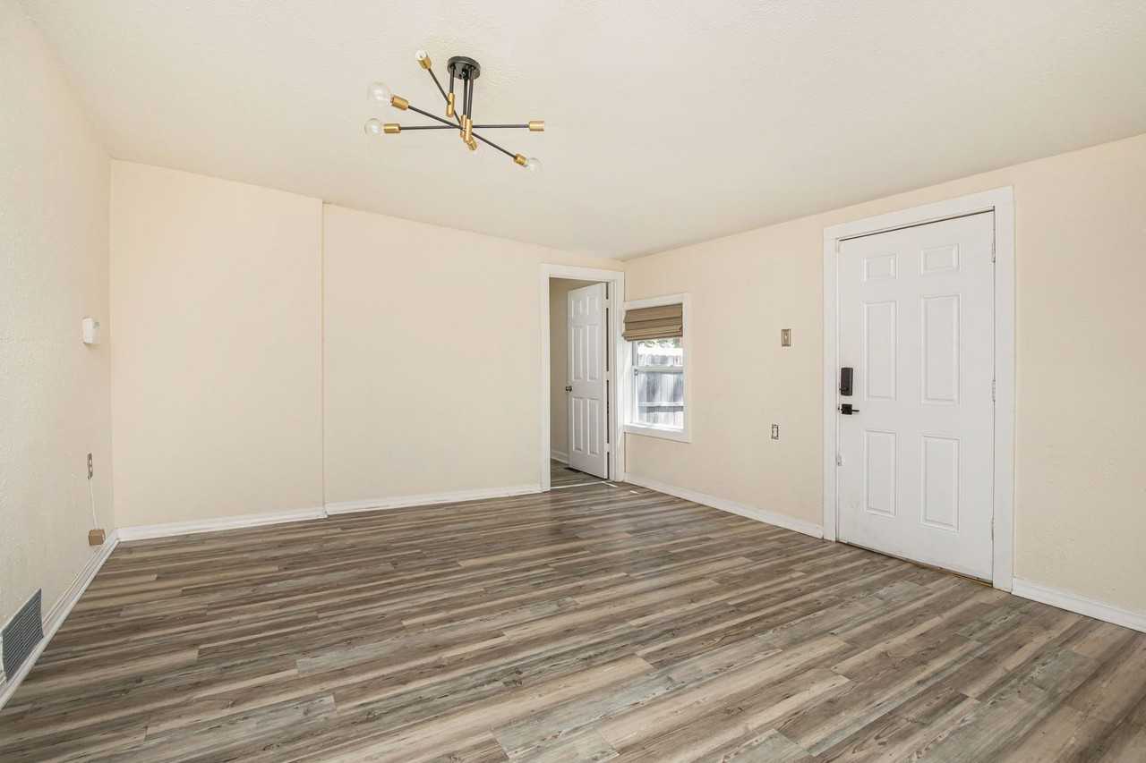 1209 S Randolph St - Photo 7 of 47