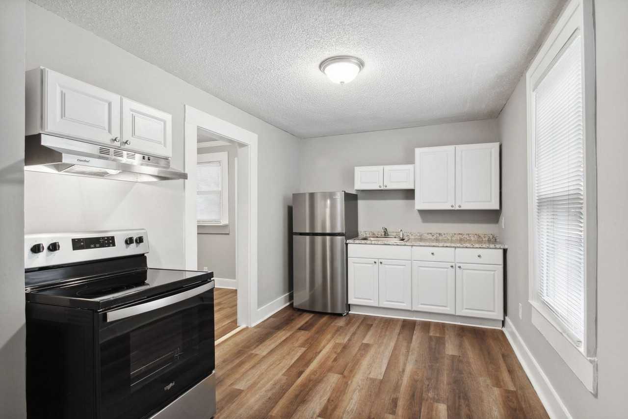 1412 East 32nd Street - Photo 5 of 24