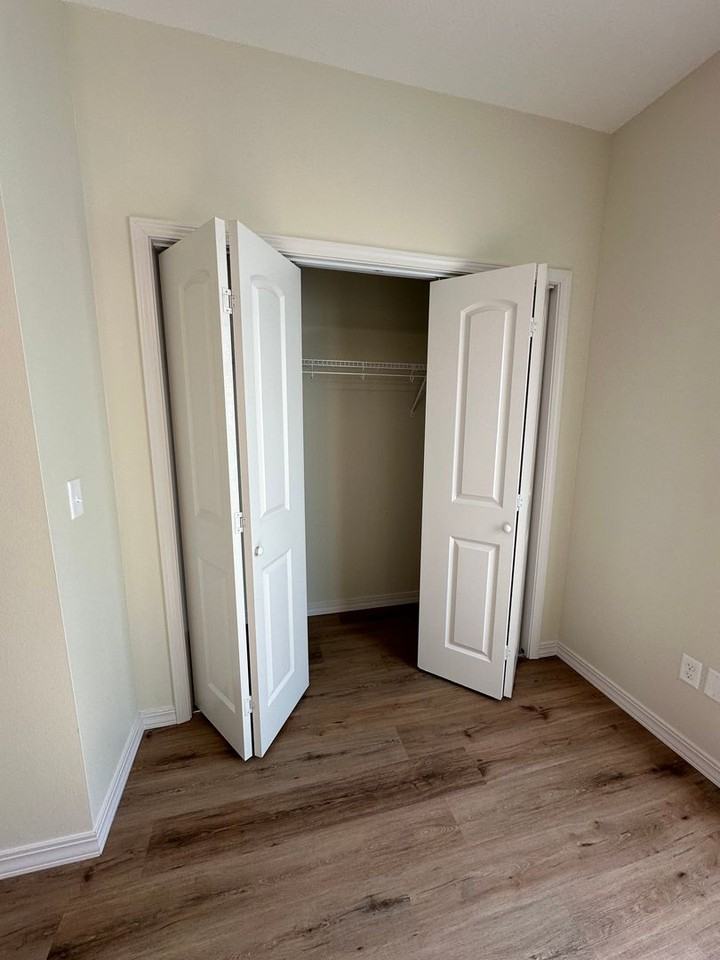 750 Windsor Ct #103 - Photo 6 of 8