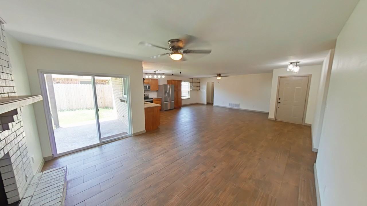 5222 Nw Ashby Ave - Photo 4 of 26