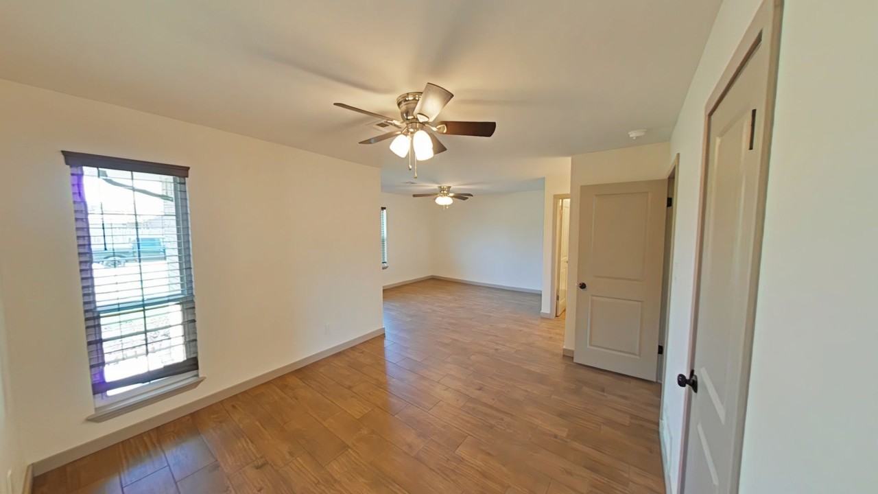 5222 Nw Ashby Ave - Photo 5 of 26