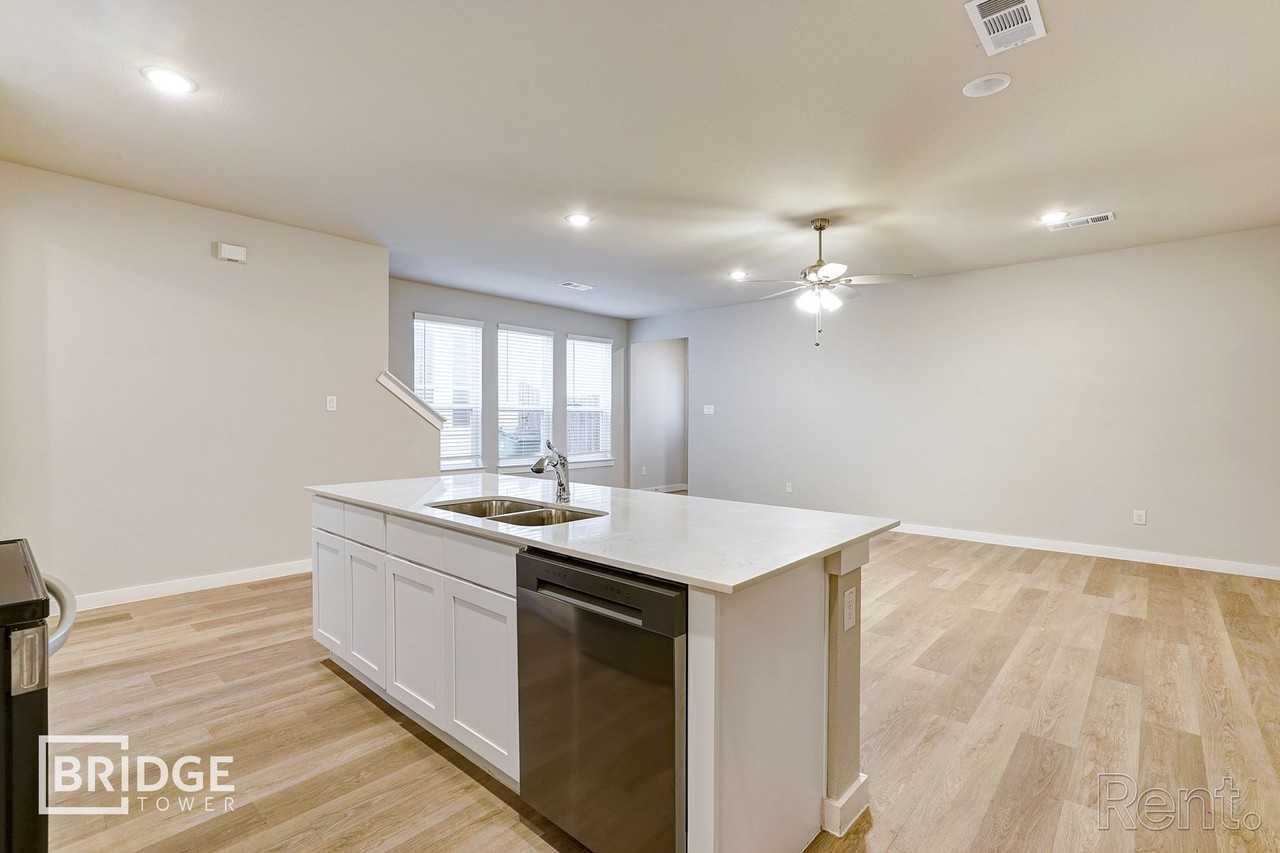 4215 Tobin Dr - Photo 4 of 22