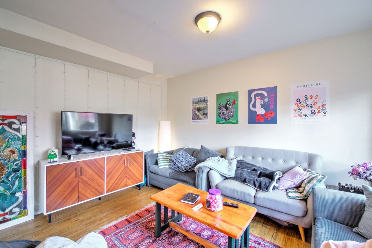 4720 19th Ave Ne - Photo 3 of 26