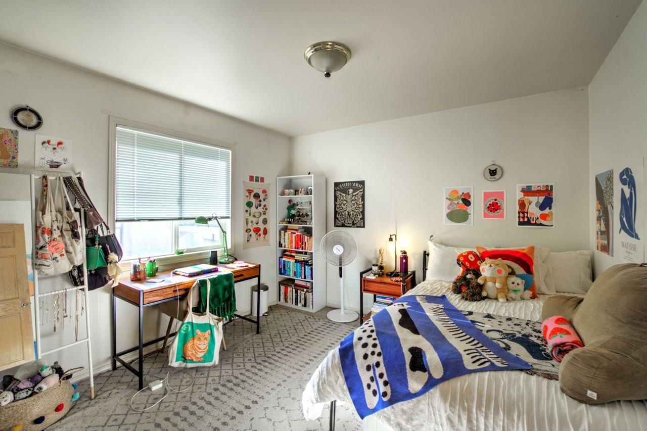 4720 19th Ave Ne - Photo 7 of 26