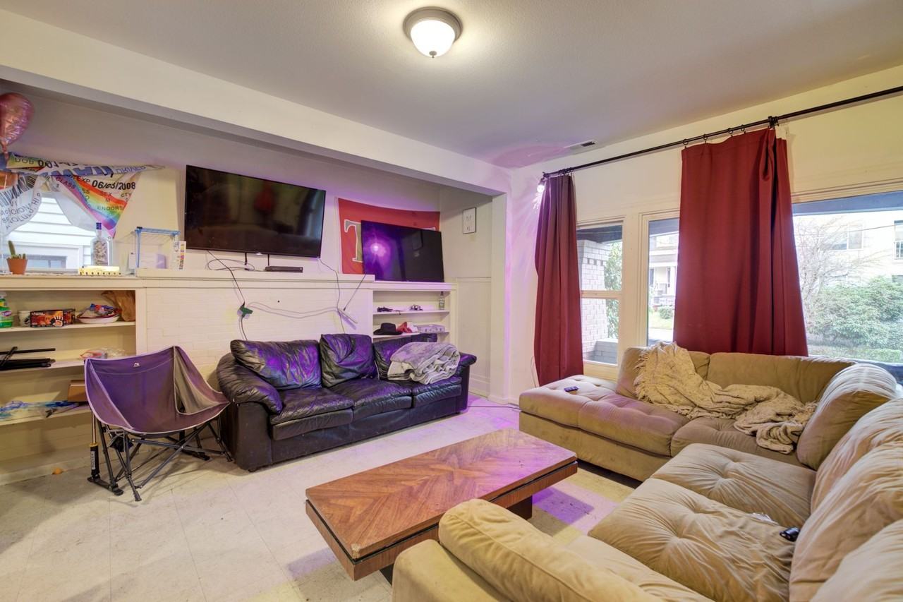 4722 19th Ave Ne - Photo 2 of 33