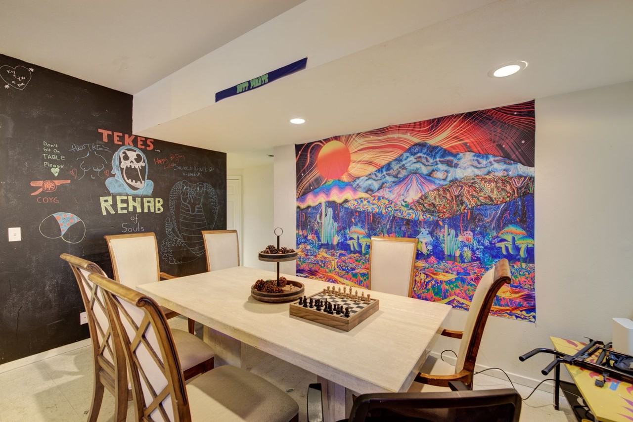 4722 19th Ave Ne - Photo 4 of 33