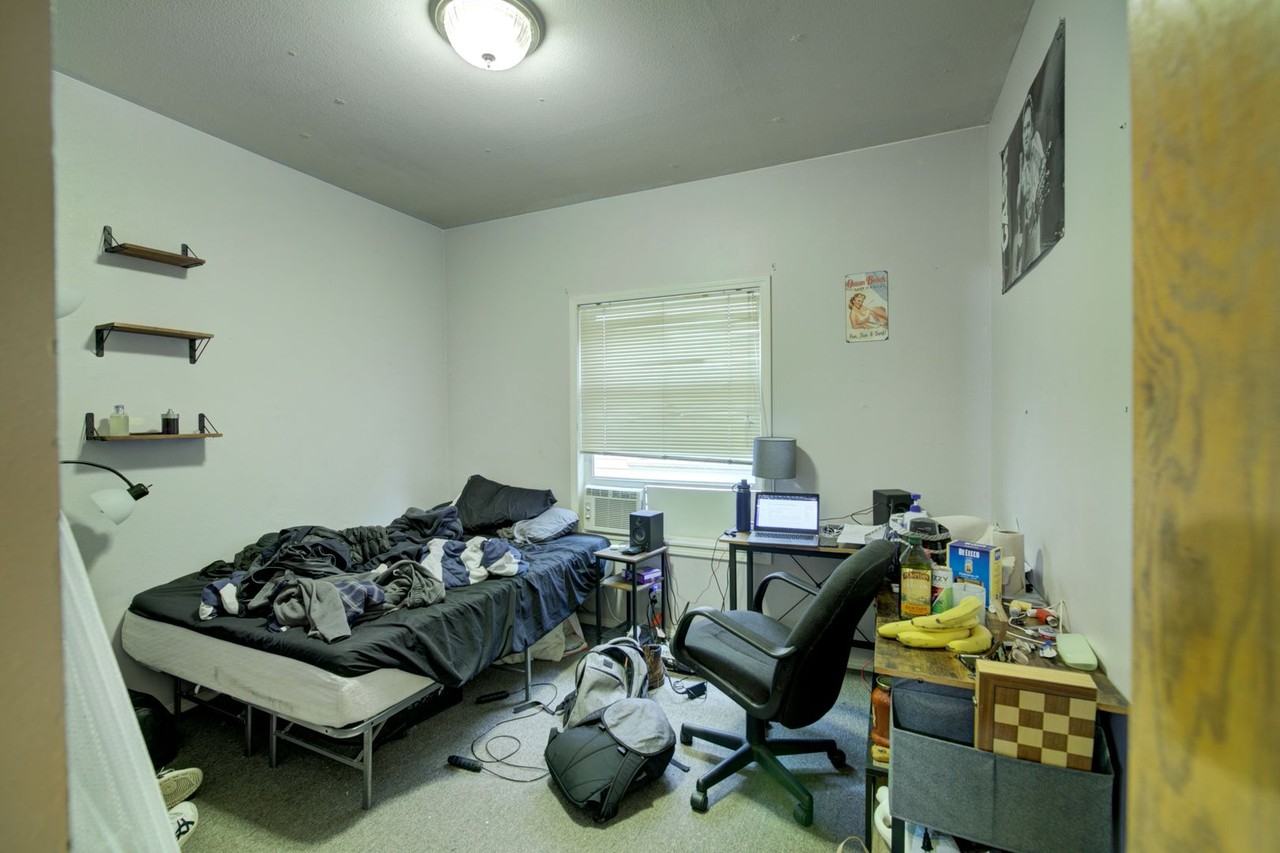 4722 19th Ave Ne - Photo 6 of 33