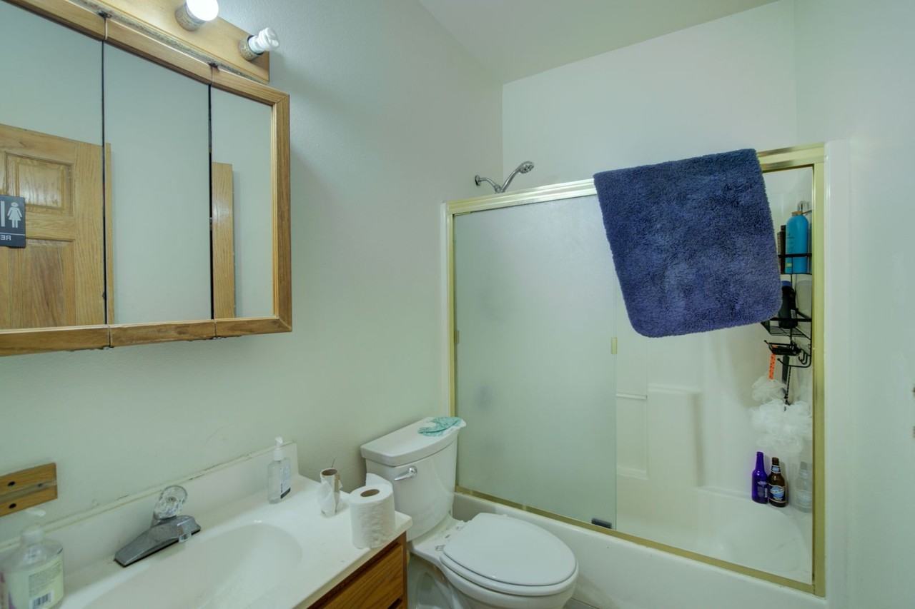 4722 19th Ave Ne - Photo 7 of 33