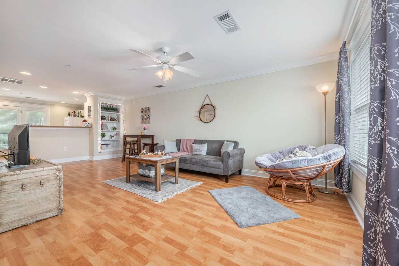 1725 Harvey Mitchell Pkwy S #1727 - Photo 4 of 17