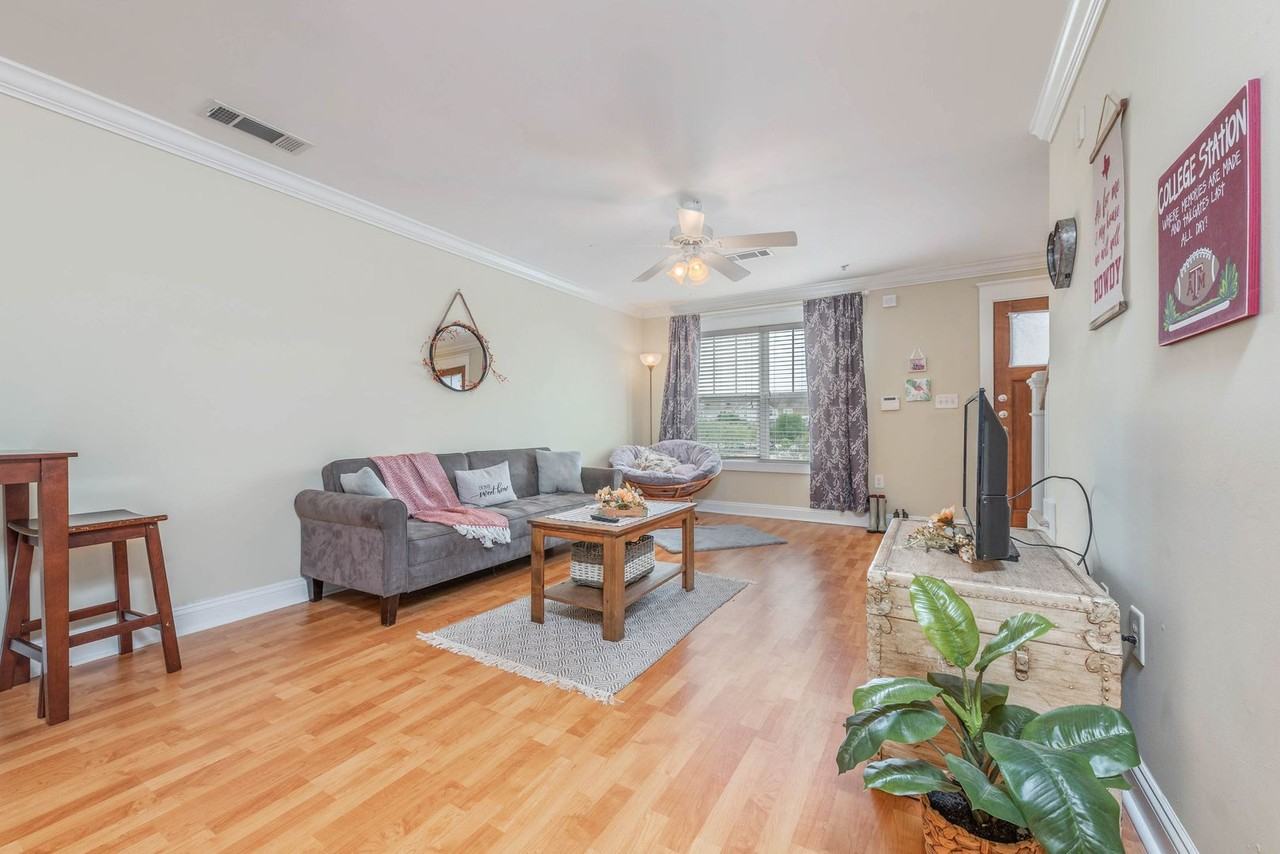 1725 Harvey Mitchell Pkwy S #1727 - Photo 5 of 17