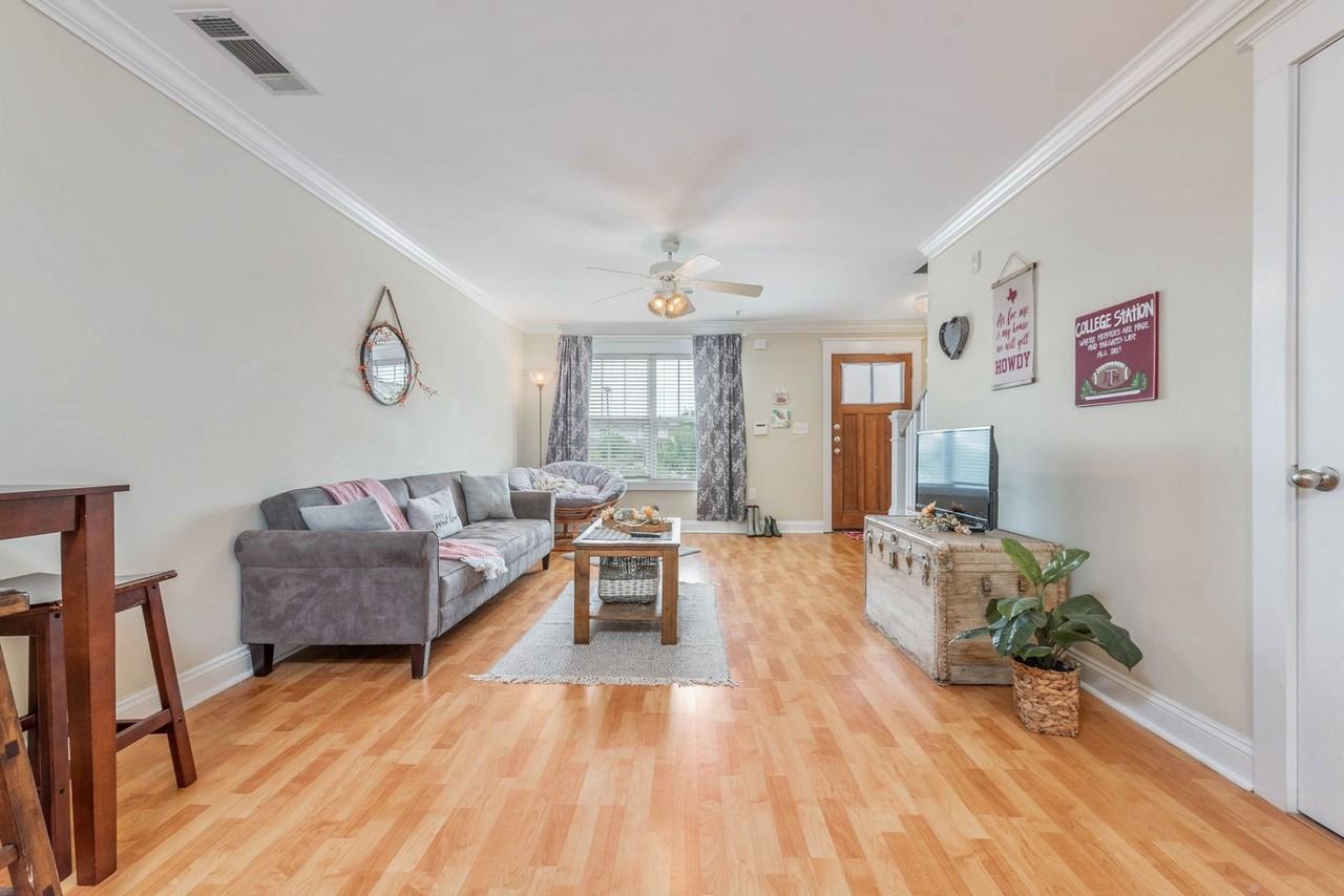 1725 Harvey Mitchell Pkwy S #1727 - Photo 6 of 17