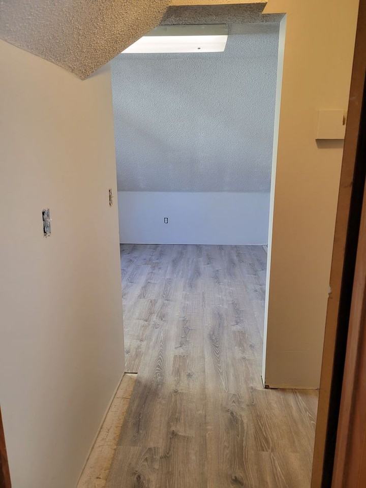 121 S 4th St - Photo 6 of 7