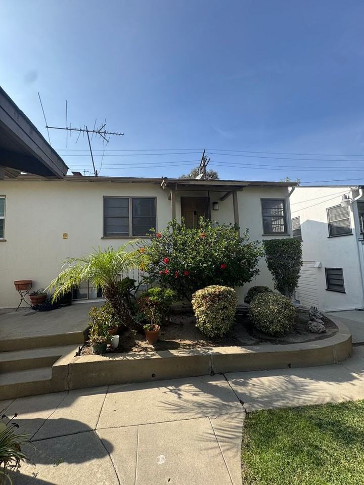 963 S Marengo Ave - Photo 2 of 14