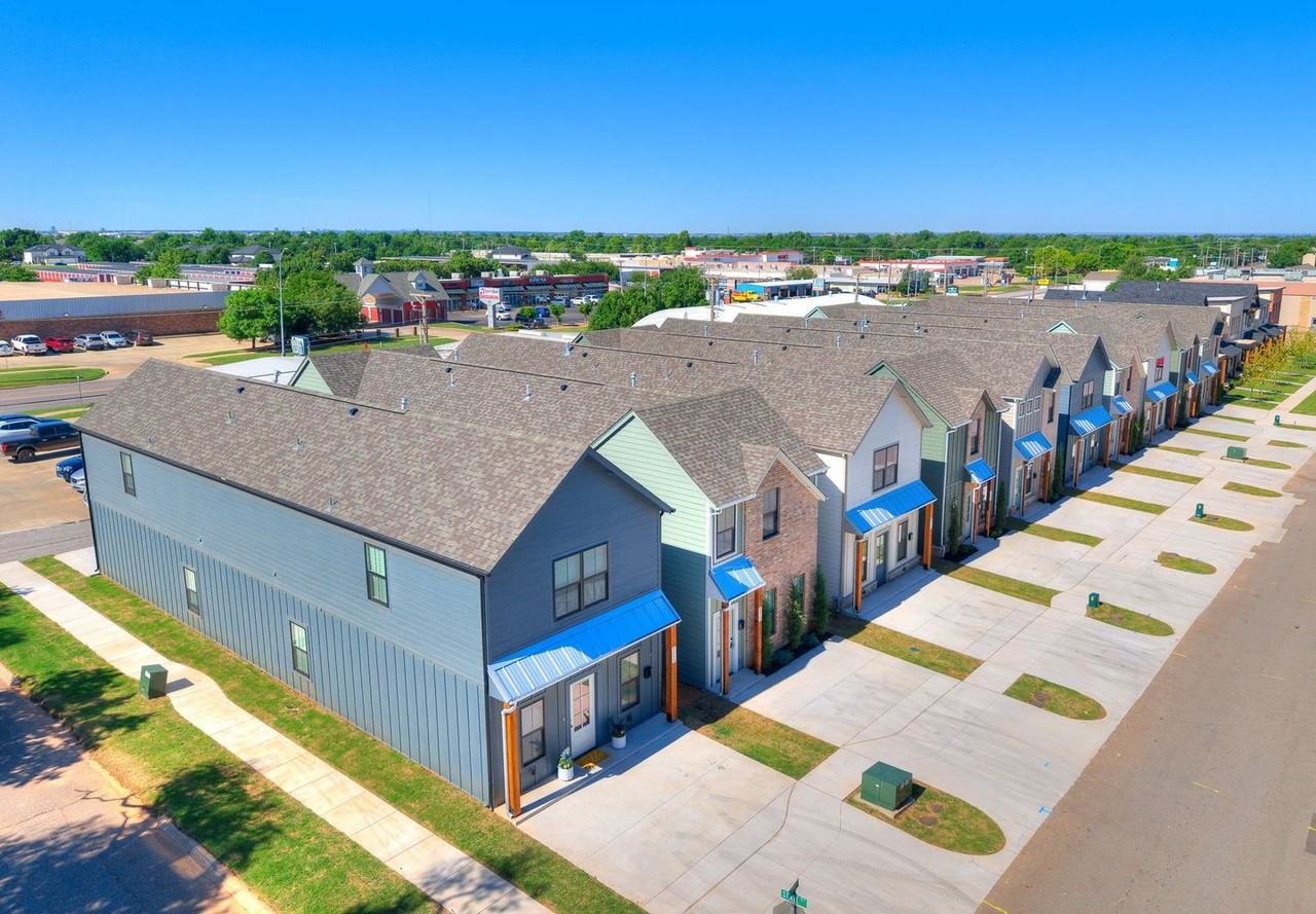 600 W 2nd St #100 - Photo 4 of 50