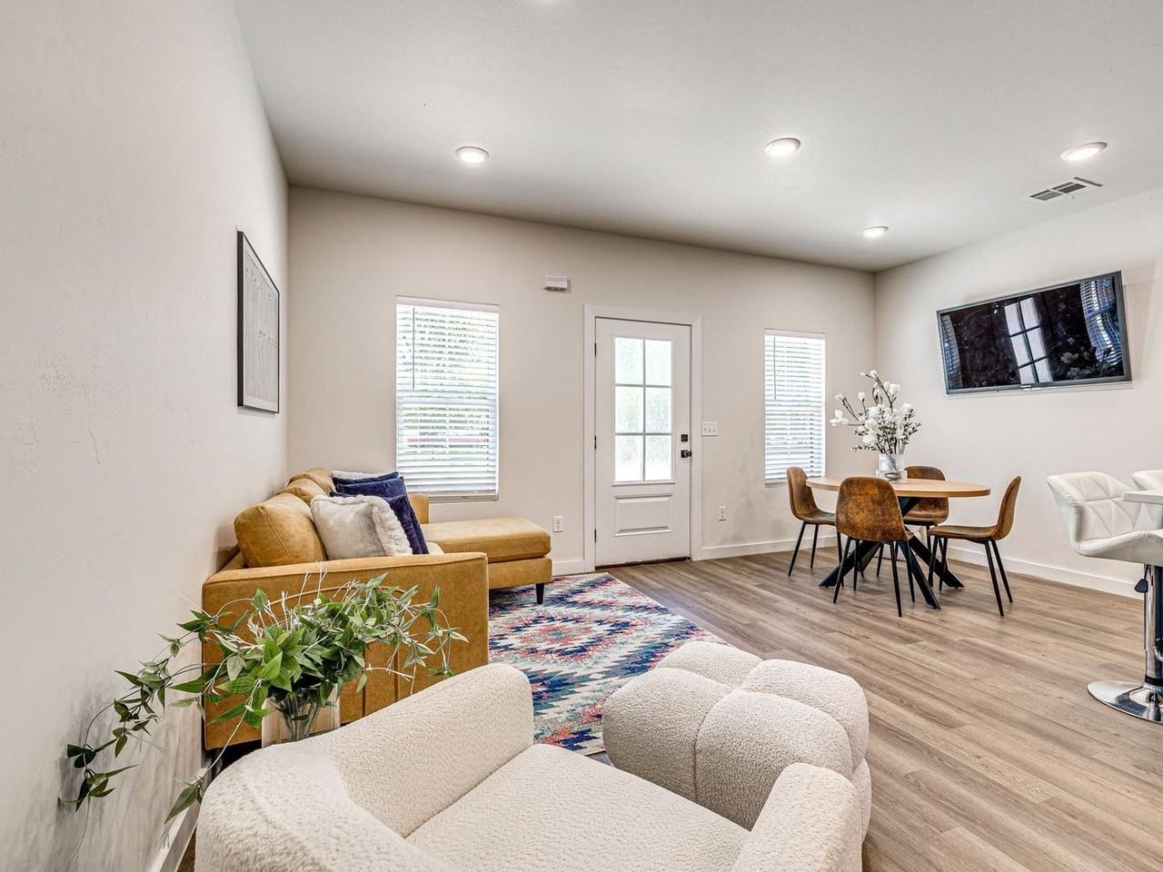 600 W 2nd St #100 - Photo 7 of 50