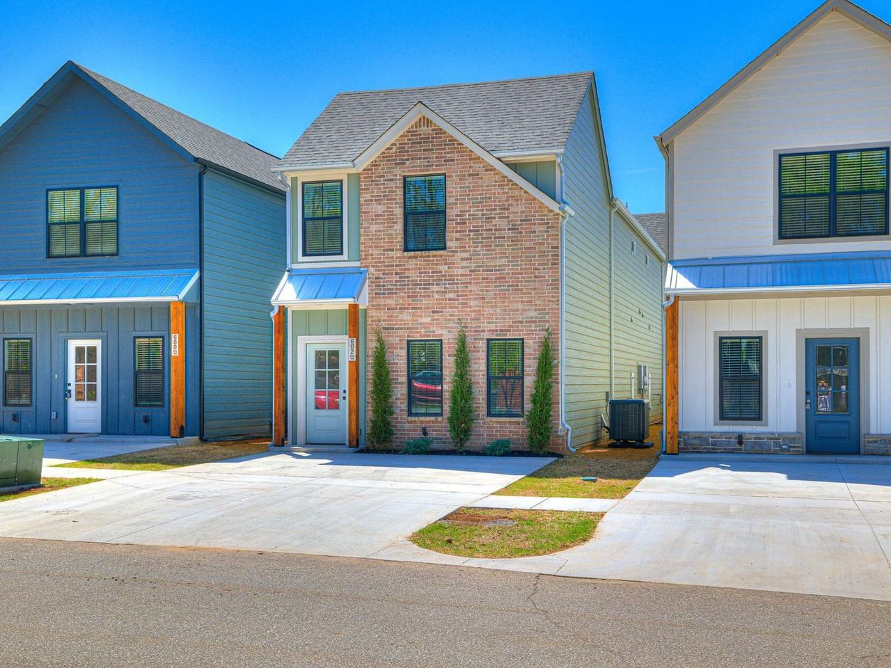 612 W 2nd St #110 - Photo 3 of 39