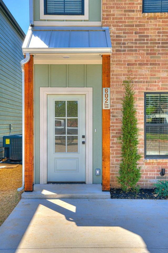 612 W 2nd St #110 - Photo 6 of 39